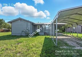 featured image of 304 S Oak St #1