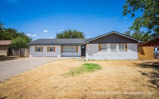 featured image of 924 Adrian St