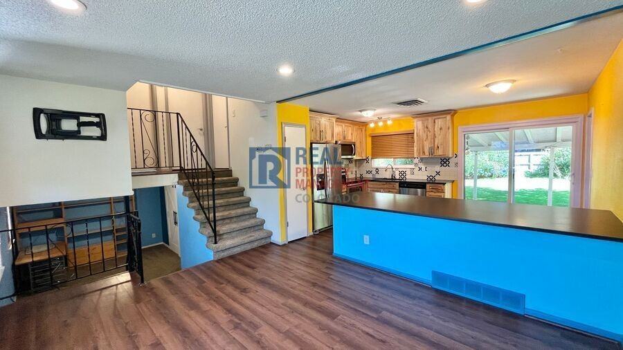 10617 W Lehigh Pl - Photo 2 of 17