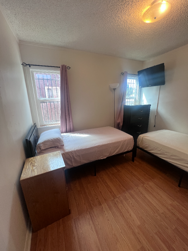 800 E 82nd St - Photo 3 of 12