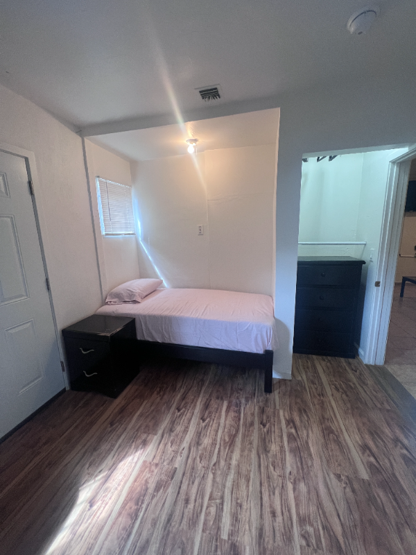 800 E 82nd St - Photo 5 of 12