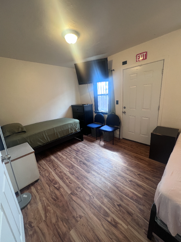 800 E 82nd St - Photo 6 of 12