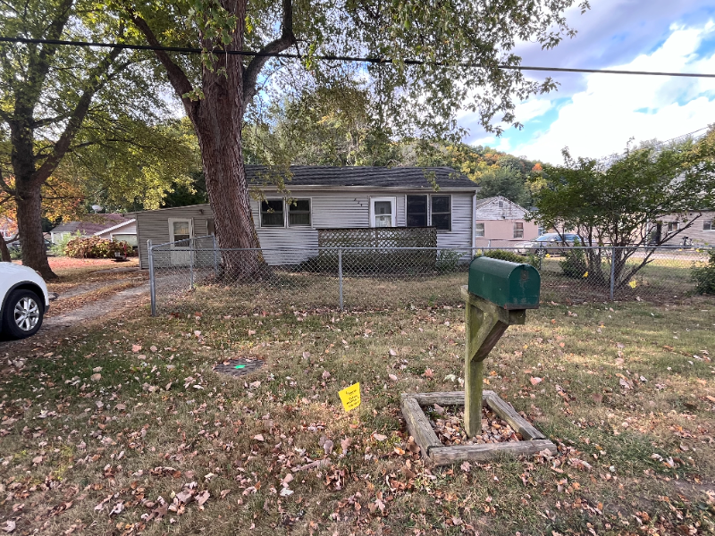 824 Meadow Ave - Photo 2 of 16