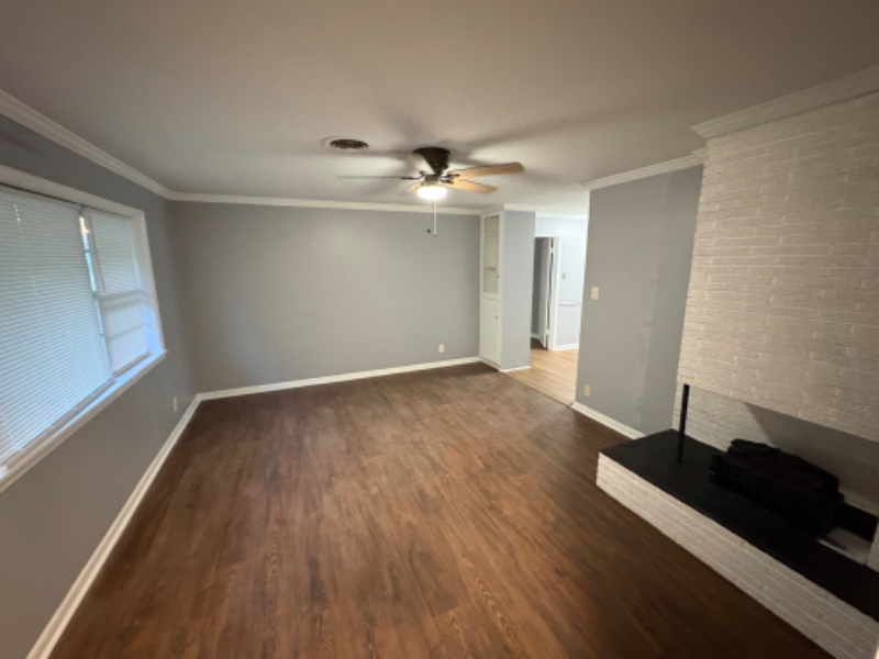 122 Thomas Dr - Photo 2 of 11