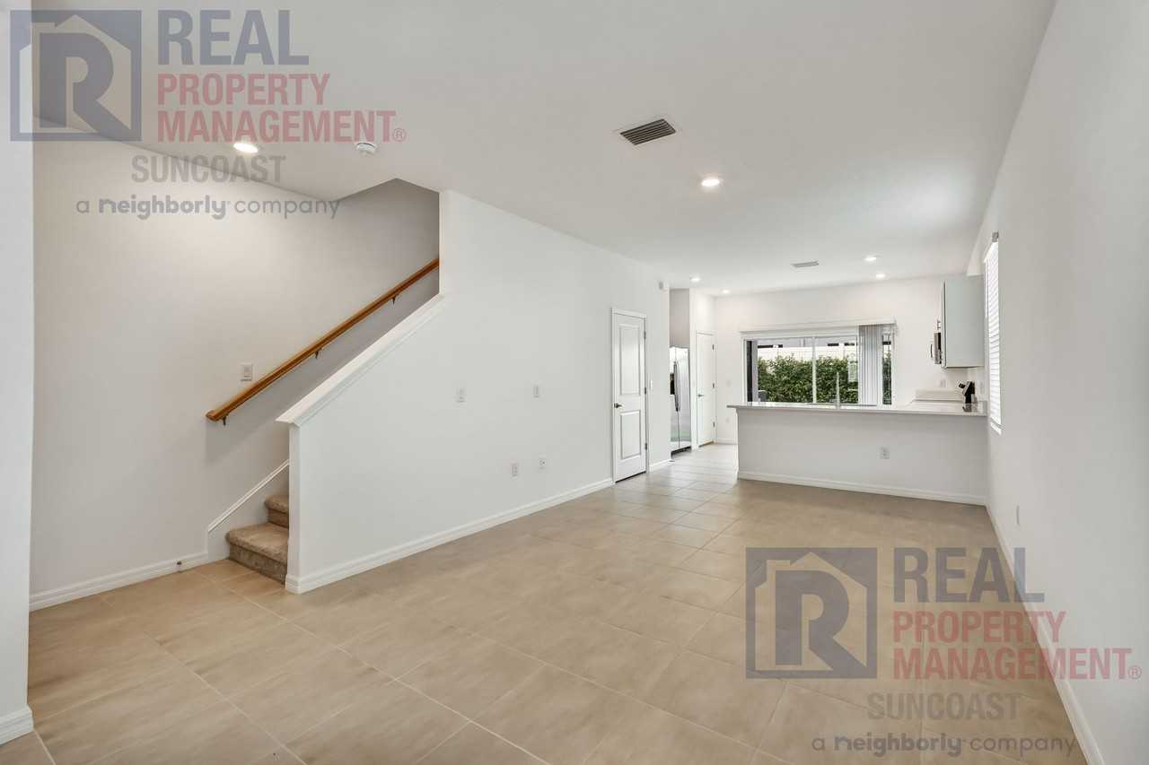 8700 Daybreak St - Photo 3 of 27