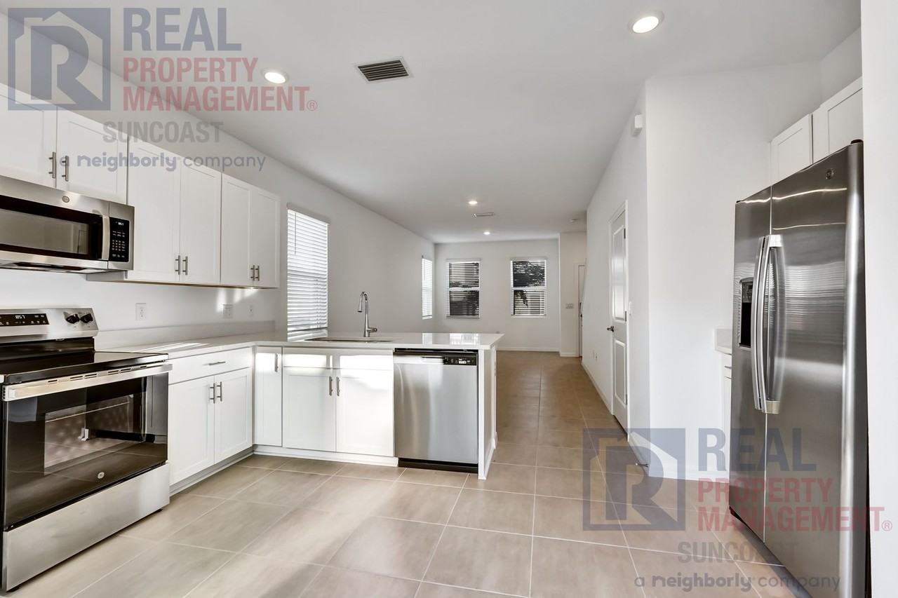 8700 Daybreak St - Photo 6 of 27