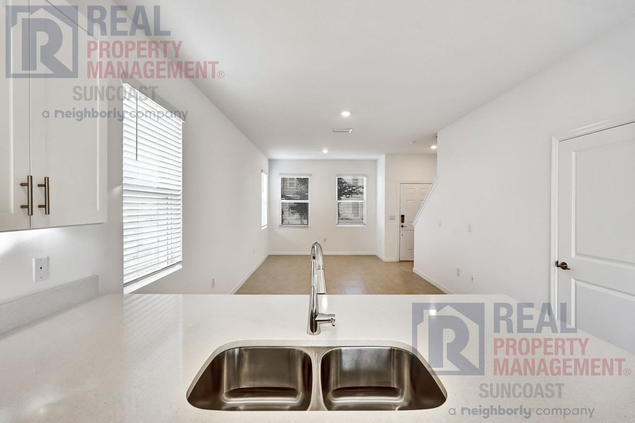 8700 Daybreak St - Photo 7 of 27