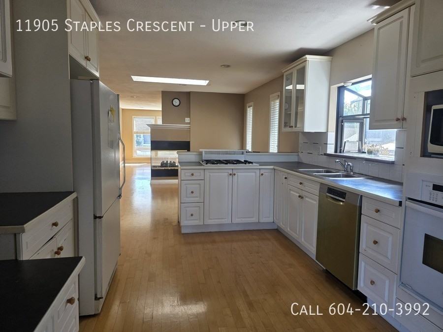 11905 Staples Cres - Photo 5 of 30