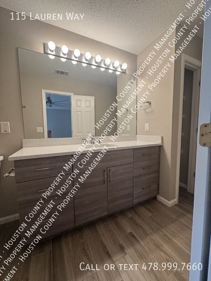 115 Lauren Way - Photo 3 of 6