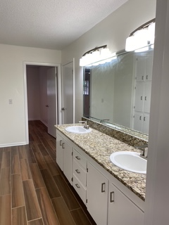 228 East Greenfield Drive - Photo 3 of 9