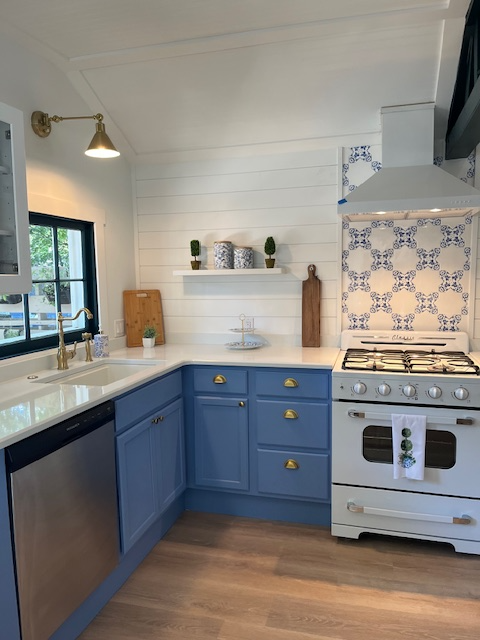 654 Sharon St - Photo 2 of 9