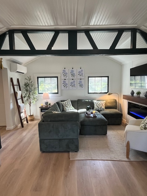 654 Sharon St - Photo 3 of 9