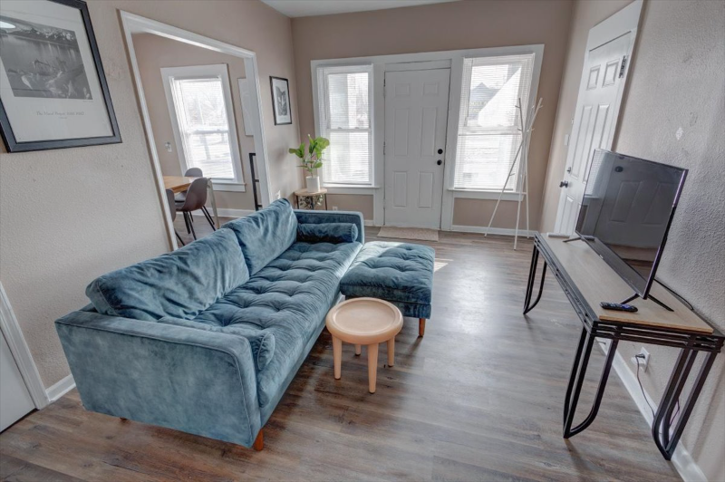 1918 W Washington St #1 - Photo 3 of 16