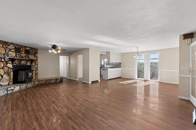 2819 Glen Dale Heights Rd - Photo 3 of 18