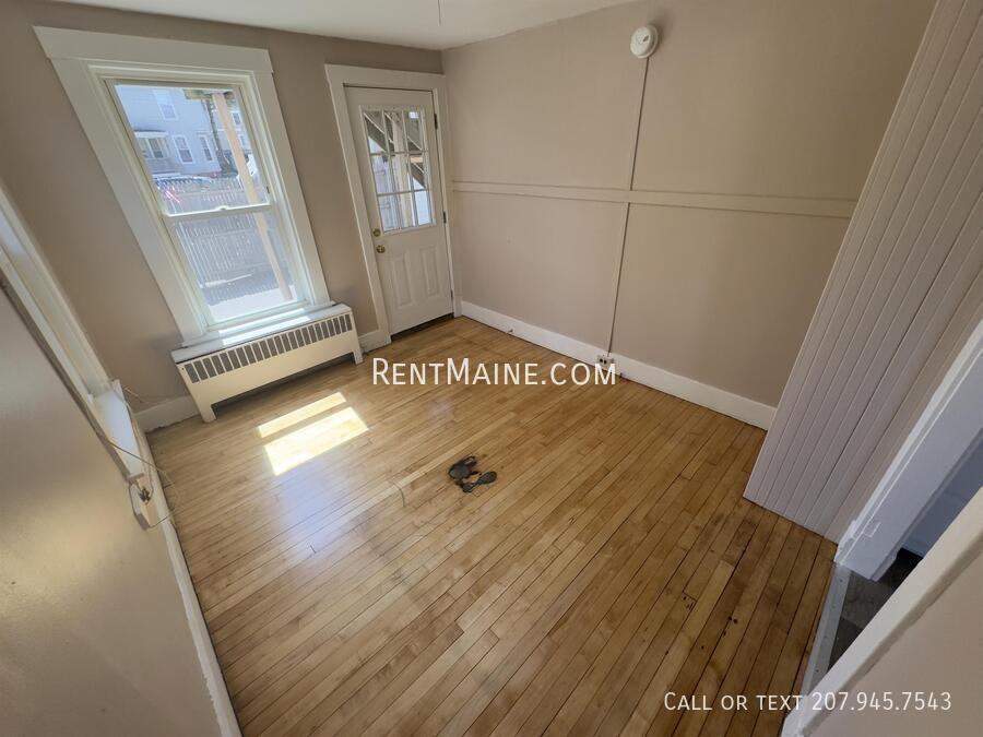 145 Essex St #B - Photo 5 of 9