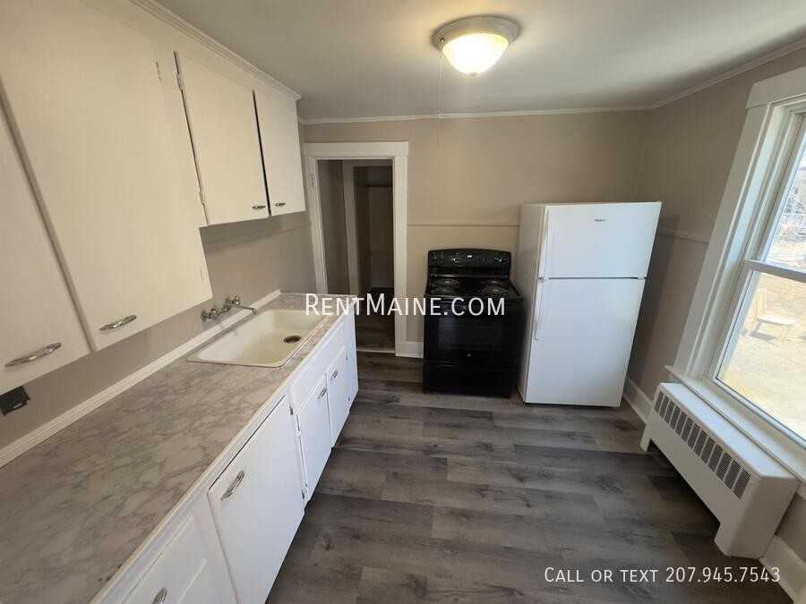 145 Essex St #B - Photo 2 of 9