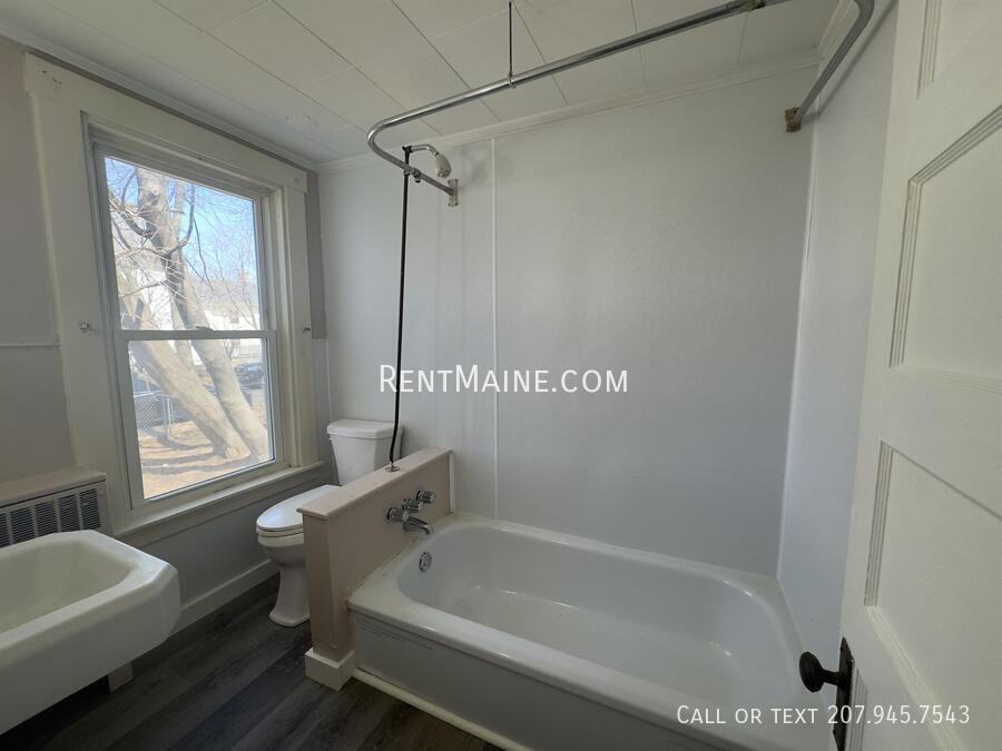 145 Essex St #B - Photo 7 of 9