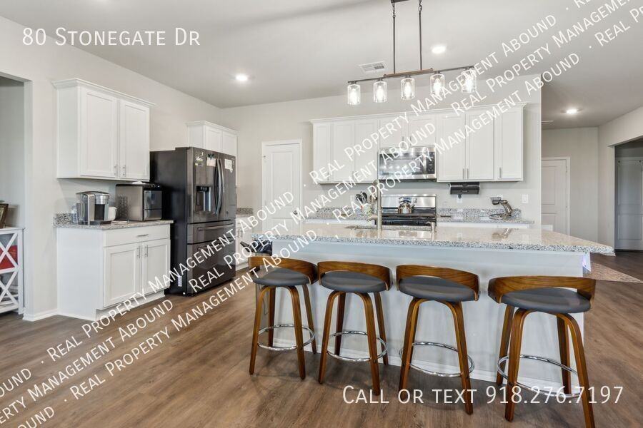 80 Stonegate Dr - Photo 2 of 42