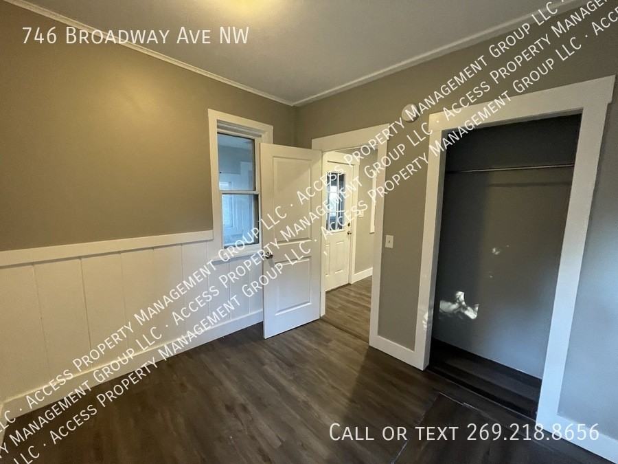 746 Broadway Ave Nw - Photo 6 of 31