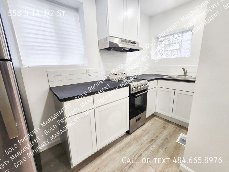 558 S 14 1/2 St - Photo 2 of 9