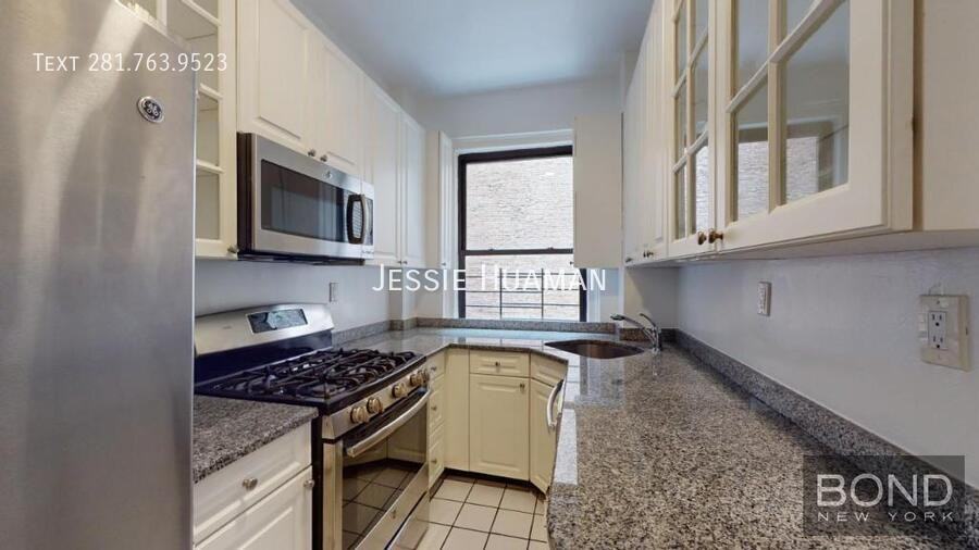 111 E 80th St #2DE - Photo 2 of 11