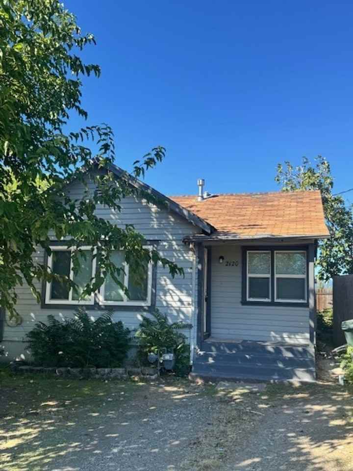 2120 Gold St - Photo 2 of 12