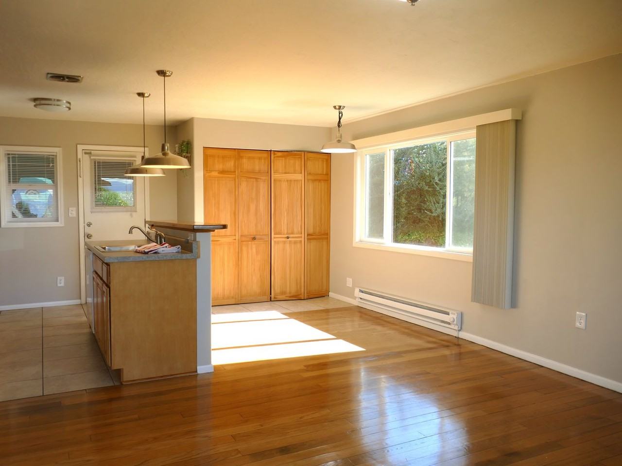 1032 Walnut St - Photo 2 of 20