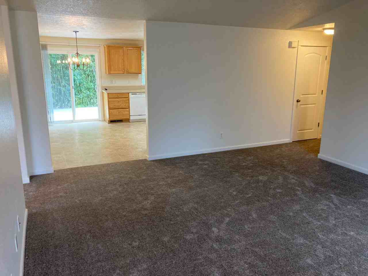 636 Blair Ct Ne - Photo 3 of 19