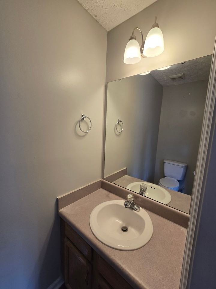 236 Coachman Way - Photo 3 of 18