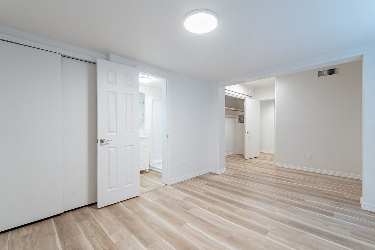 920 E. Elm St. - Photo 4 of 31