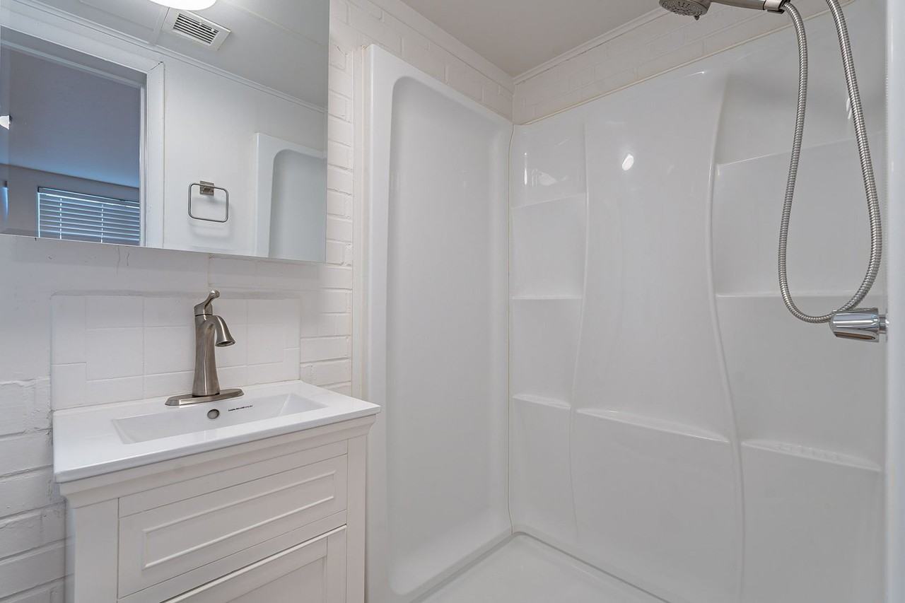 920 E. Elm St. - Photo 6 of 31