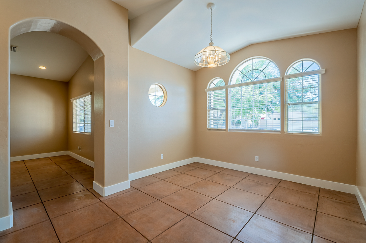 909 E Drachman St - Photo 5 of 39