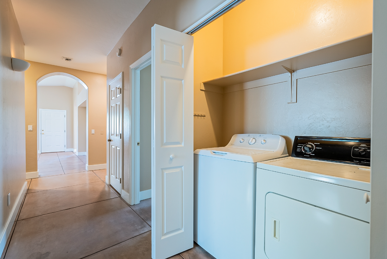 909 E Drachman St - Photo 6 of 39