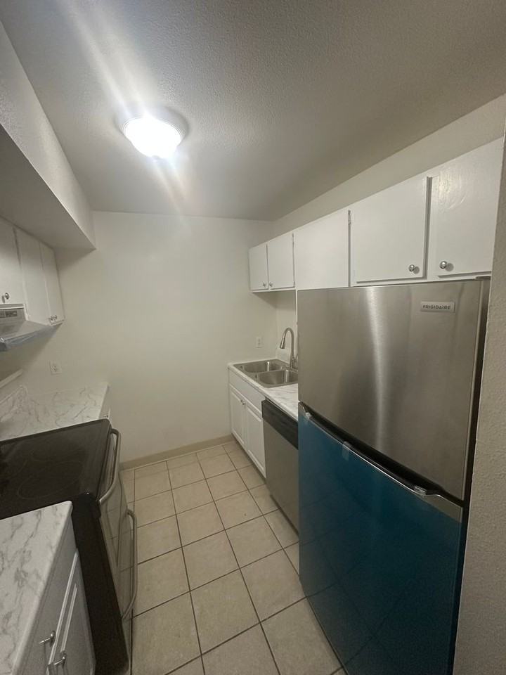 2707 Valmont Rd - Photo 2 of 13