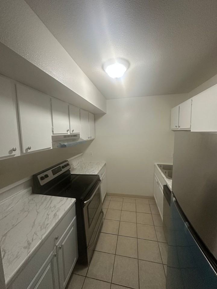 2707 Valmont Rd - Photo 3 of 13