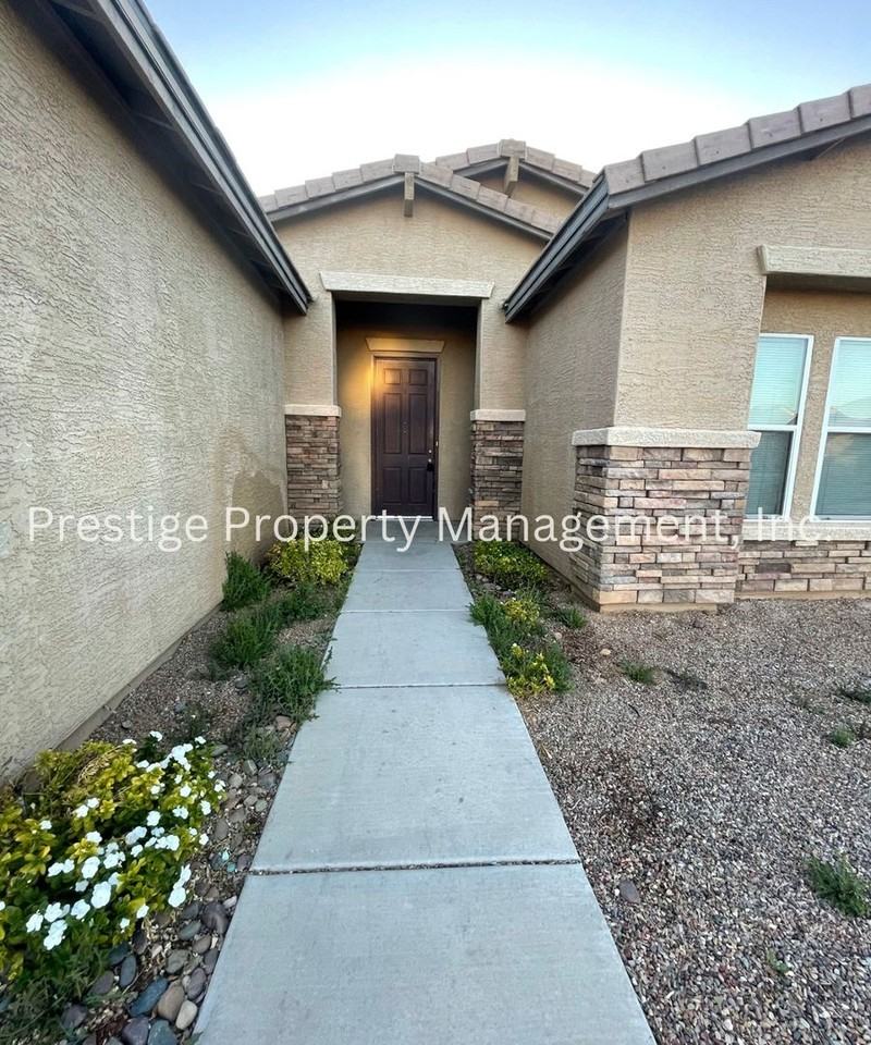 9478 N Sammy Ave - Photo 2 of 19