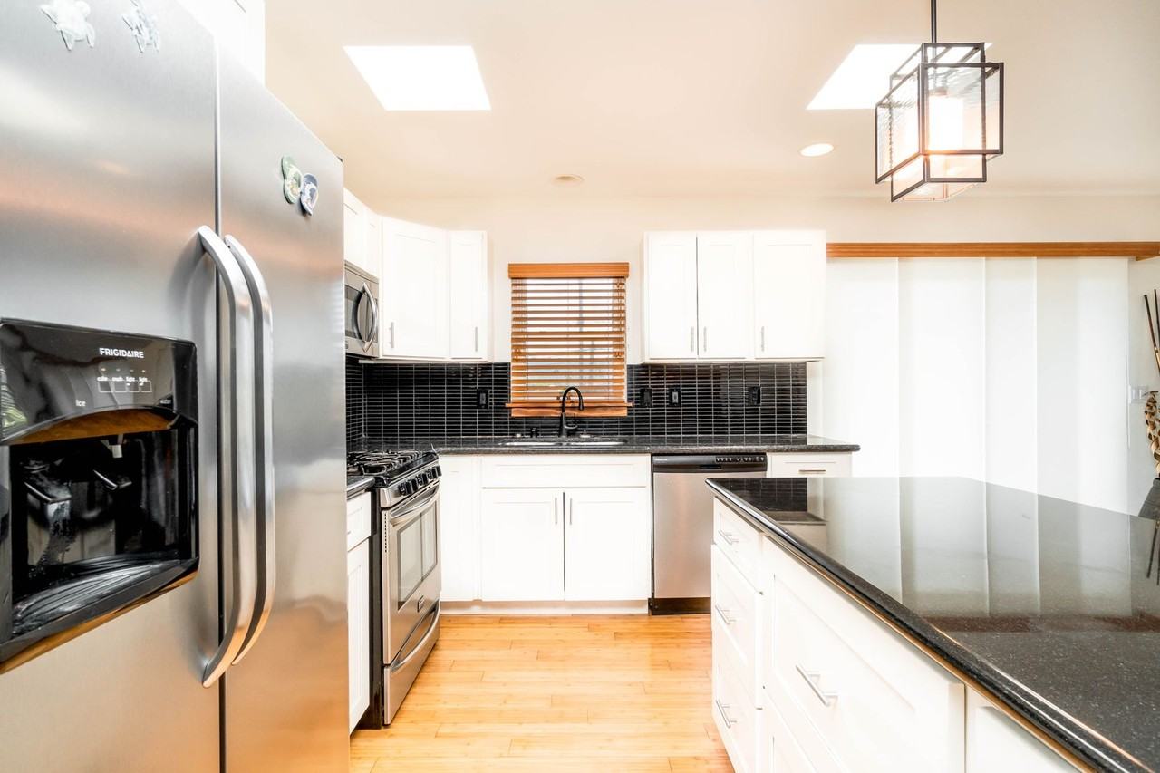 219 Crest Ave - Photo 4 of 15