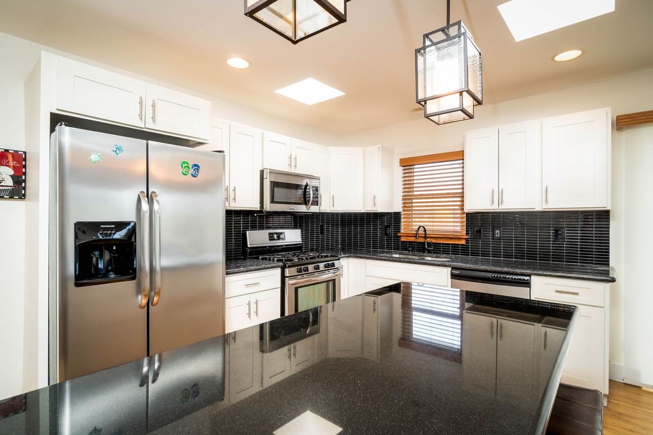 219 Crest Ave - Photo 5 of 15