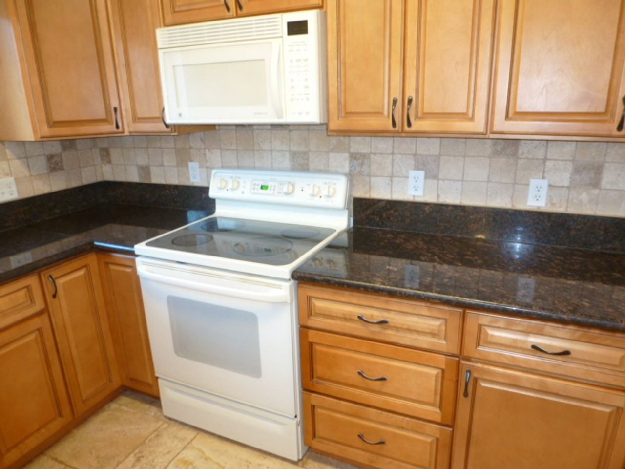 1461 Surf Way - Photo 6 of 23