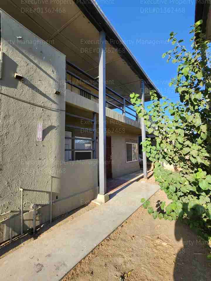 2190 Monterey St - Photo 2 of 39