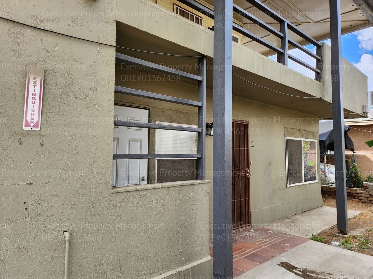 2190 Monterey St - Photo 4 of 39