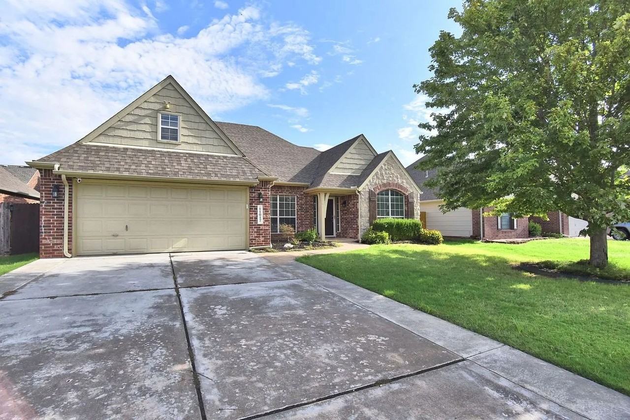 11017 East 84th Street South - Photo 2 of 30