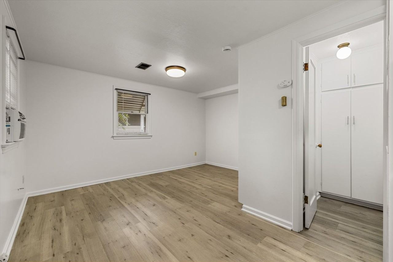 820 W Franklin St - Photo 3 of 8