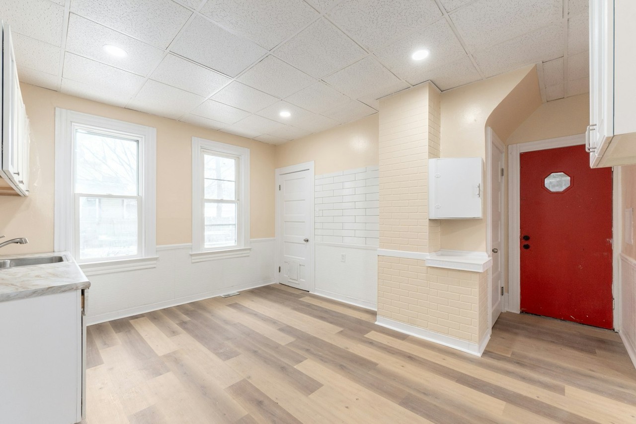 3794 West 38th Street - Photo 4 of 24