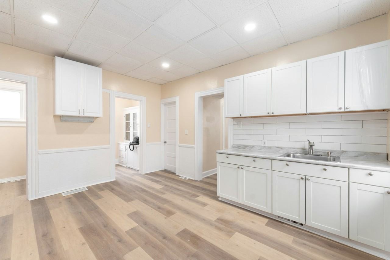 3794 West 38th Street - Photo 6 of 24