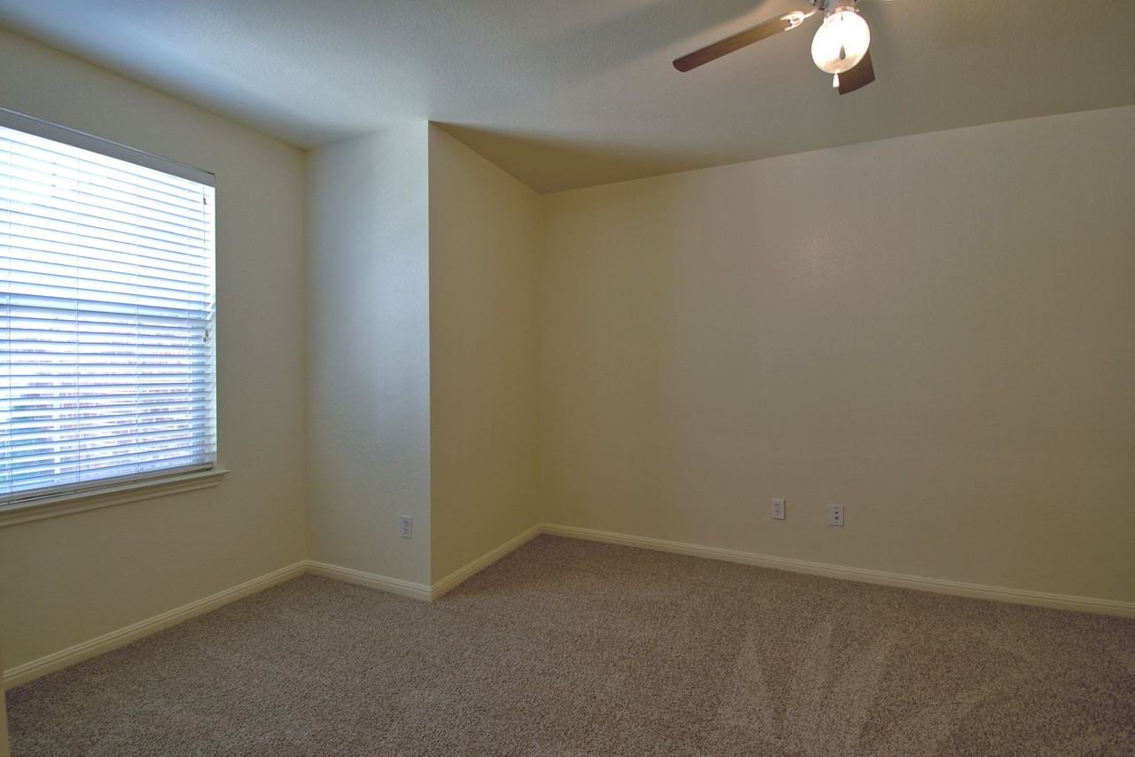 7749 Squirrel Hollow Drive - Photo 5 of 29