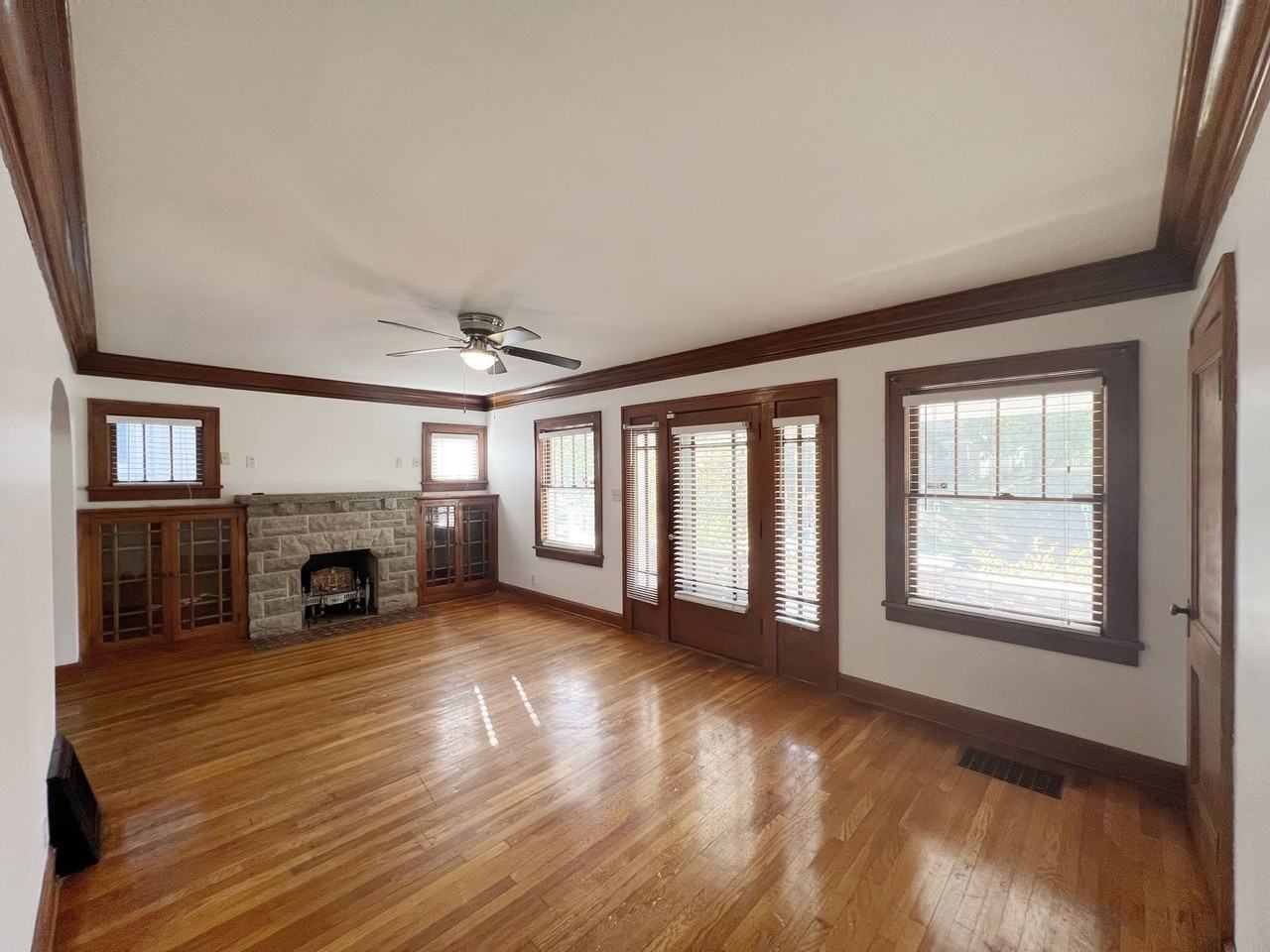 842 Barnett Ave - Photo 3 of 14