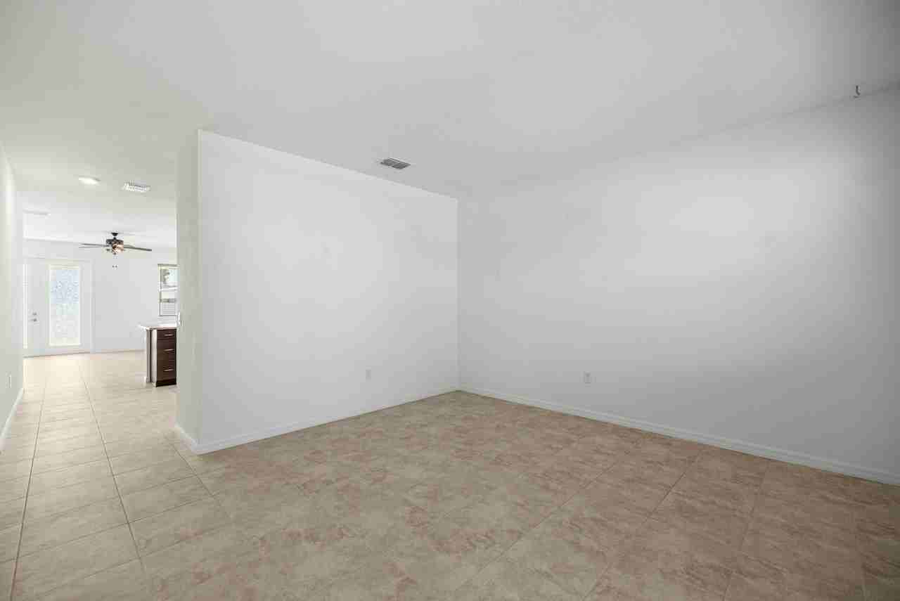 7593 Southwest 63rd Lane Road - Photo 2 of 22