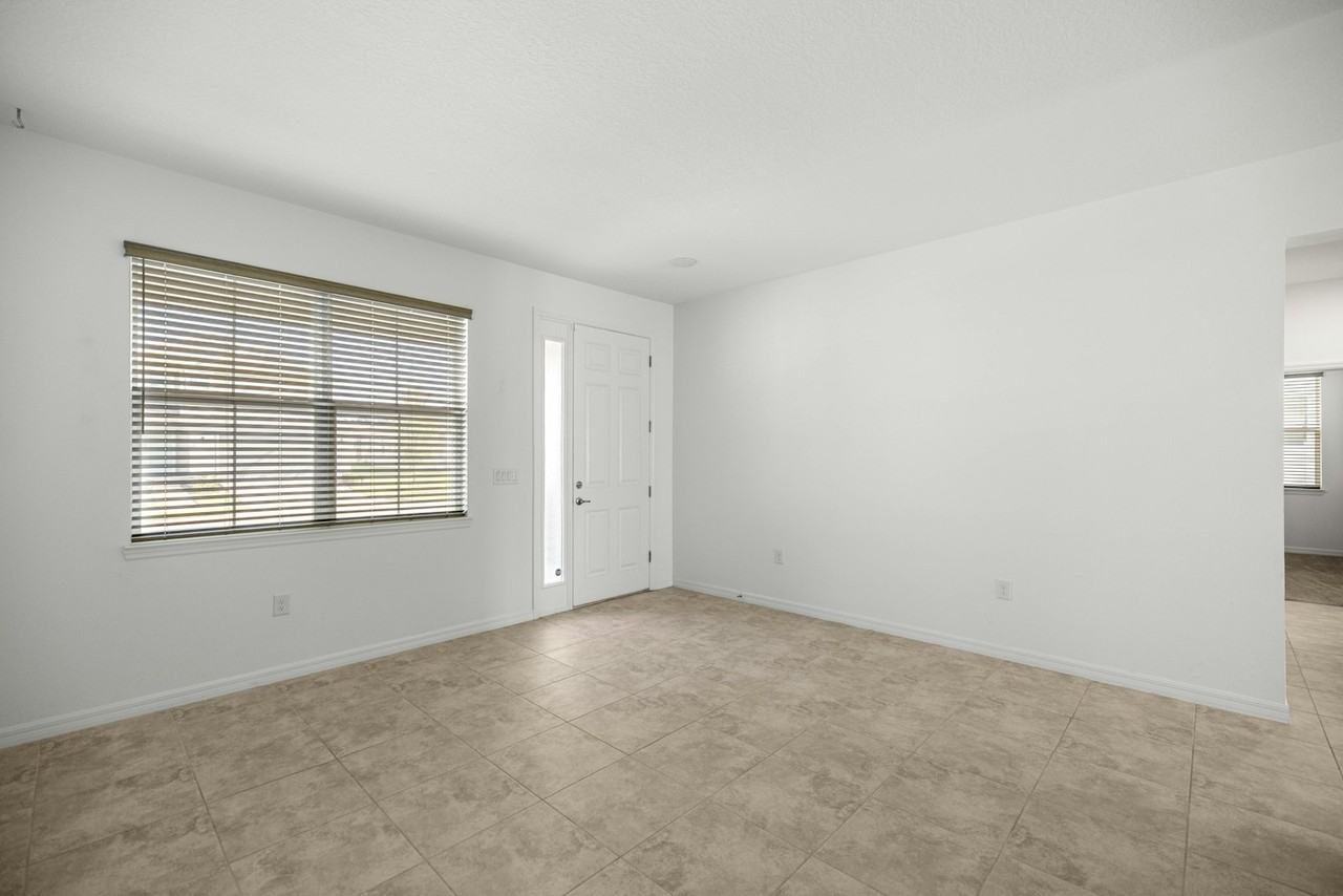 7593 Southwest 63rd Lane Road - Photo 3 of 22