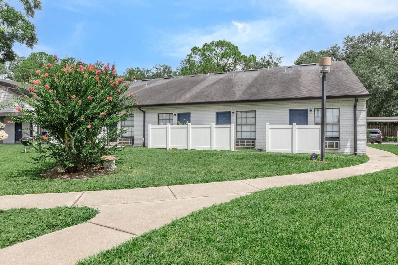 Vivo Living Jacksonville - Photo 7 of 24